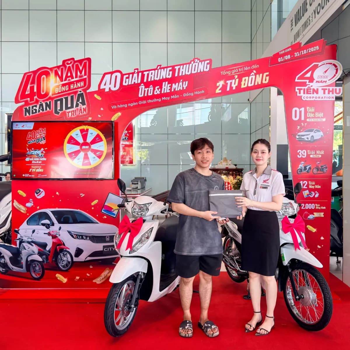 Tiến Thu — 40 năm đồng hành: Vòng quay đặt ngay tại showroom